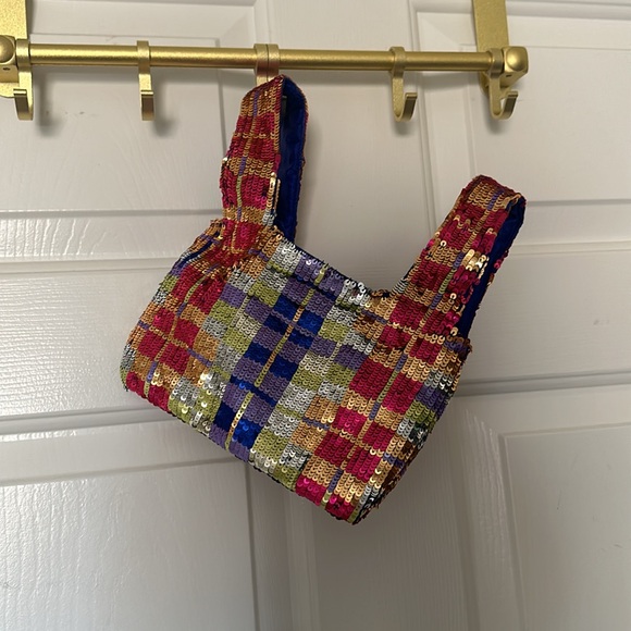 Cluth - Picture 2 of 2